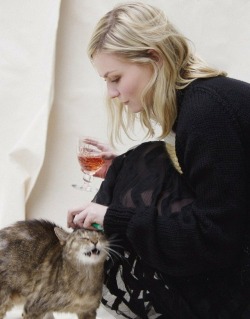 catsbeaversandducks: Kirsten Dunst recreates “where you will