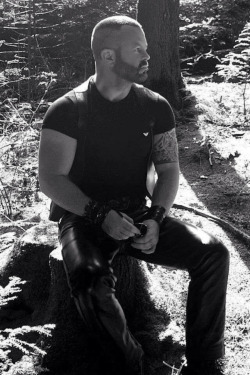 ddleather:  Sometimes you simply have to re blog a photo because