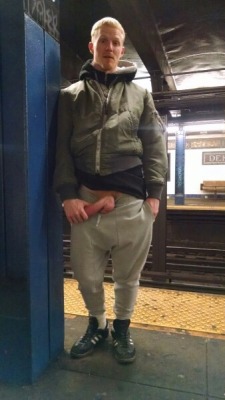 dickslips:  NYC peek  Hot guy!!!  He can do whatever he wants