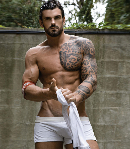 bodyandsoulmag:Stuart ReardonStuart Reardon is an English fitness model and professional rugby league footballer who is currently playing for AS Carcassonne in the French Elite One Championship. He plays as a fullback, wing or centre.Born: October 13,