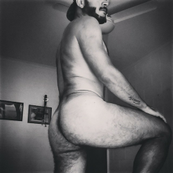 freakysheik:  Say hello to my hairy bum>