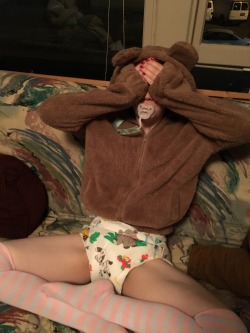 lilstrawberrygirl:  Baby loves her new Safari diapers!! 