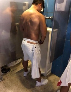 italianthongguy:  White thong under white shorts! He obviously
