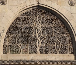 magictransistor:  ‘Tree of Life’ screen, Sidi Sayyid mosque
