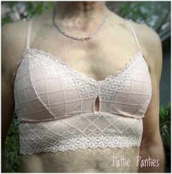 pattiespics:  It’s Spring!  Time to go outside in your panties