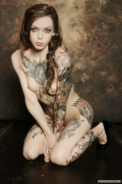 aemiliamcmorbid:  tatto-girls:  Apnea (Amanda Pemberton)  Shot by dangerninja