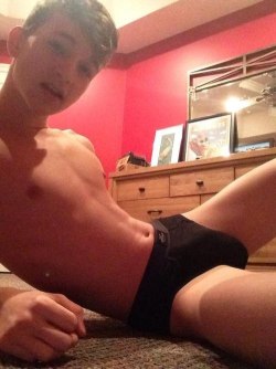 alwaysluckystrawberry:Lil’ lad showing off his bulging black