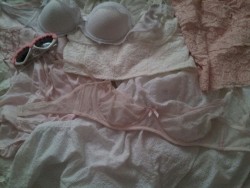 dollsoft:  packing for cali right now, i’m so nervous and excited ;