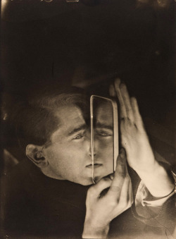 joeinct: Albert Braun With Mirror, Photo by Lotte Stam-Beese