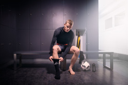 xlrugbysocks: maleathletessocks: Football. Sven Bender. pulling