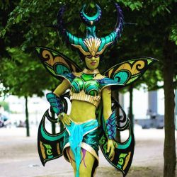 madamakhepri: foodandcosplay:  Madama Khepri spreading her wings.