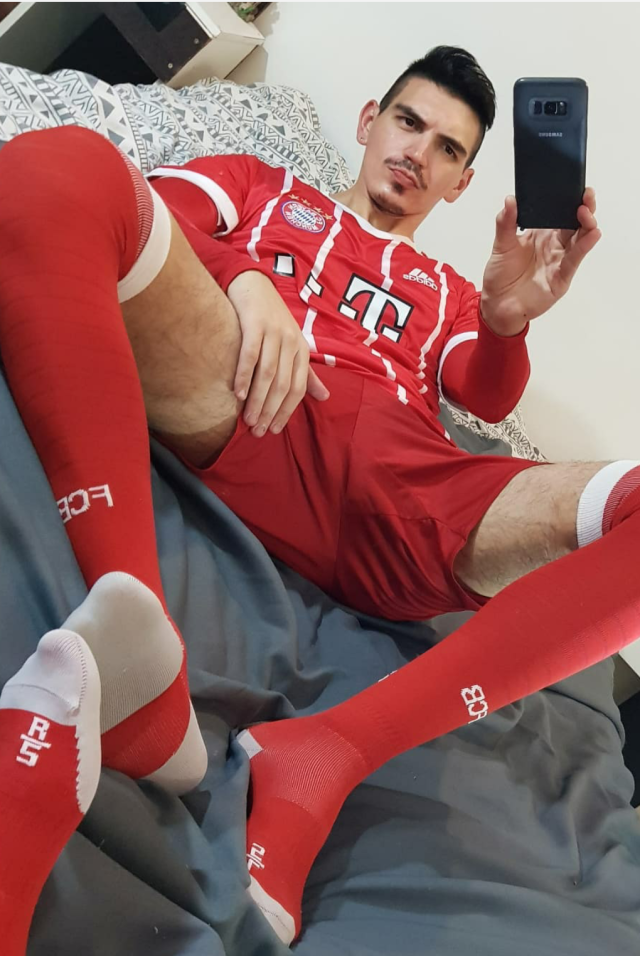 xlrugbysocks:socs-things:having a red day