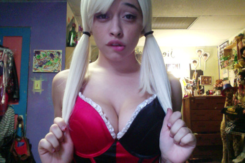 sadie-ah:  Come on Puddin I wanna play! please donâ€™t remove my caption, if you like me reblog me! ^^ 