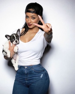 thickassbeautifulwomen:  Tori Hughes 😍😘☺️