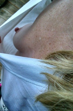 downblousepeeks:  Another great downblouse peek.  Thanks for