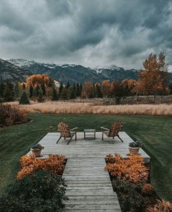 ohhappy-daes:  ontwolanesof-freedom:  alpine-ardor:  Teton home