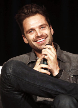 sebastiansource:  Sebastian Stan at the Wizard World Tulsa panel