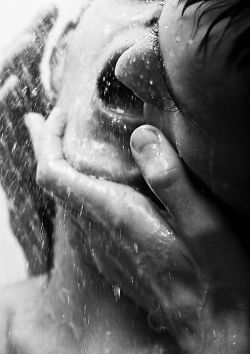 badgirl1024:  nautiemm:  Care to join me?  Mmmm shower fun!!!