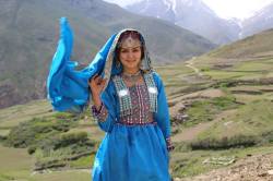 warkadang:  Afghan women’s clothes shown in the music video