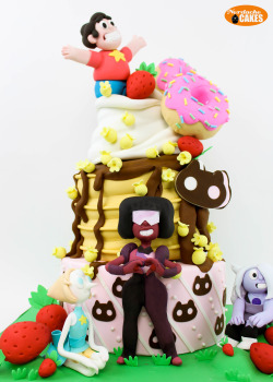 nerdachecakes:  Happy Birthday, Steven Quartz Universe!  We baked