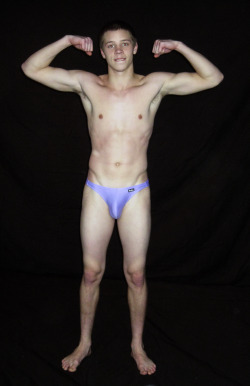 nuts4speedos:  Muscle man…..
