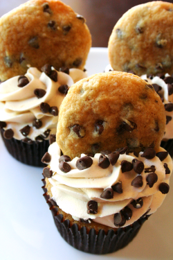 verticalfood:  Chocolate Chip Cookie Dough (by Sugar Baby Sweets)