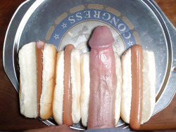 celeb23:  that aint no hotdog, thats a sausage link XL     Ahhh