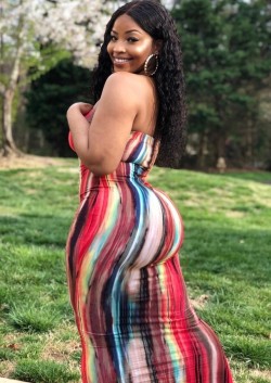 thicksexyasswomen:  ownerconfidence82:  kingjazziedad:  DeliciouslySexy.