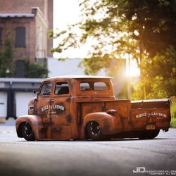 isaac33brown:  hotrodzandpinups:  HRP  That is a beautiful COE