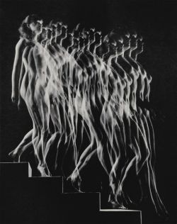 katrinsweety: xaum-collectionneur:   Gjon Mili | Nude Descending