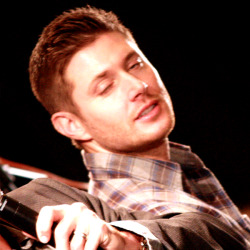 drawsshits:  In which Jensen is still more photogenic than everyone-