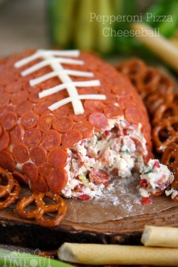 foodffs:  Pepperoni Pizza Football Cheese BallReally nice recipes.