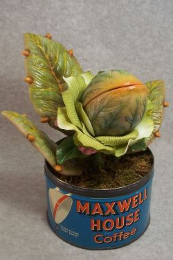 xombiedirge:  Grow For Me: Audrey II Model Kit by Joe Dunaway /