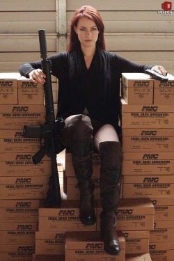 sexygungirls:  All those rounds!!!