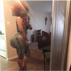 hugebuttocks:  Thick black booty selfie #thickqueen