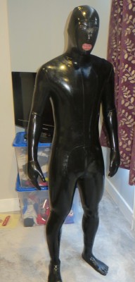 guyn2latex:  cycleracer:  Totally sealed in there is no way for