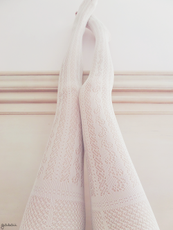 gasaii:  Sandy’s Shop Review ♥ Lolita tights and gray