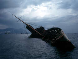 forkingandempire:  The Wreck of the Queen Elizabeth Hong Kong
