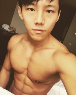 hksportydick: sgcutegays:   ccbbct:    Louis Leung: https://www.instagram.com/louisleungig