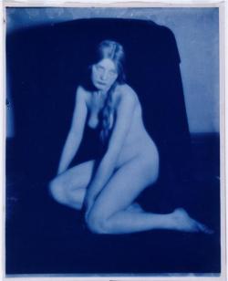 boudoirepoque:  Florence Peterson nue, de trois-quarts, between