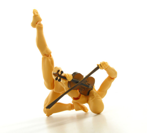 roadsinlife:  b-obbs:  anoni–moose: ghosthotel:  raspberrychainsaw: Such a talented boy these are the funniest figure photographs i’ve ever seen holy shit   Bard Combat   @dangerouspancakes  @dustidustbunni