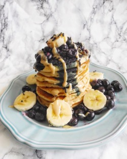 veganfeelsgood:  Happy pancakes Sunday with a stack of banana,
