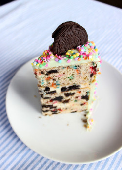 thecakebar:  Oreo Funfetti Cake with Oreo Cheesecake Filling