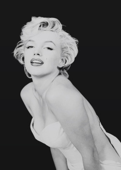 ourmarilynmonroe:  Marilyn Monroe photographed by Milton Greene,