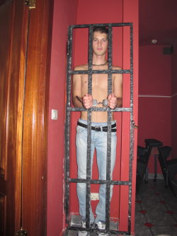 seanslave:  Beautiful twink slaveboy!