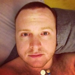 gray1980:Baldy in the bed! #shaven #scalprest  (at Shawhead -