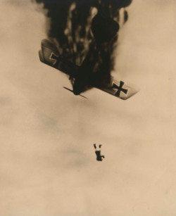 guns-gas-trenches:A pilot jumps from his burning plane. For many