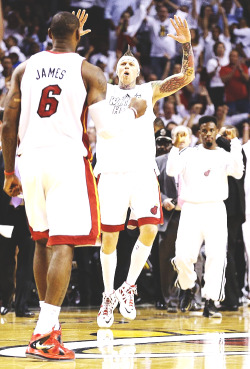 Birdman and Norris rocking LeBron’s shoes (salute)