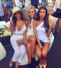 girlsblownaway:  Deploy cleavage.   Those two are so ridulously