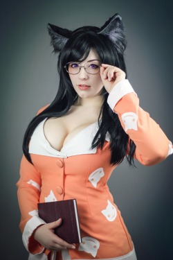 nemesisprime909:  cosplaygirl:  Tsubasa Hanekawa Cosplay by K-A-N-A